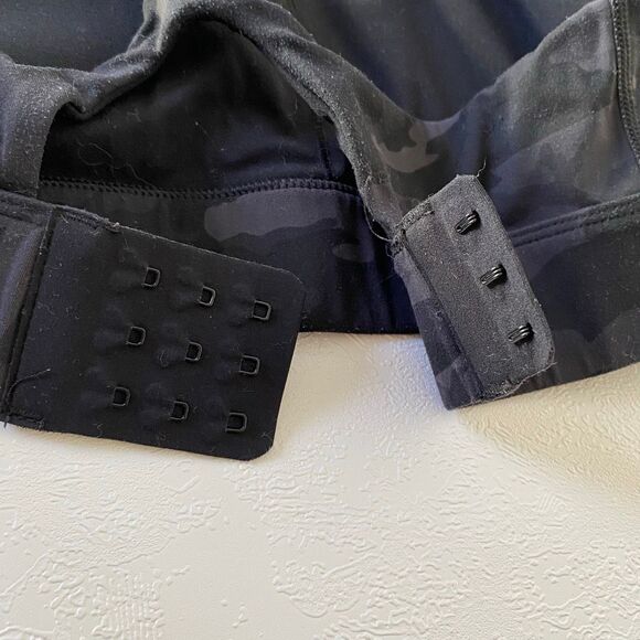 LGNDRY Black Camo Sports Bra Women’s XS Crossback Activewear - Picture 6 of 7